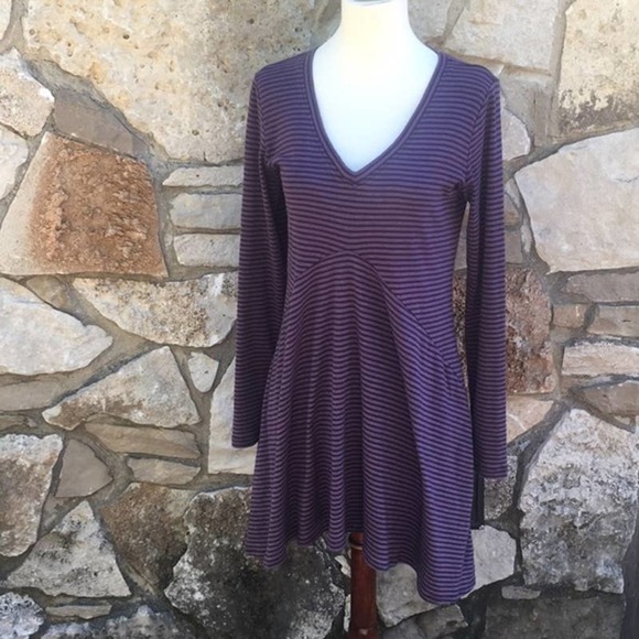Cabi V-Neck Long Sleeve Shark Bite Hem Pullover Striped Tunic Top Size S Purple - Picture 2 of 8